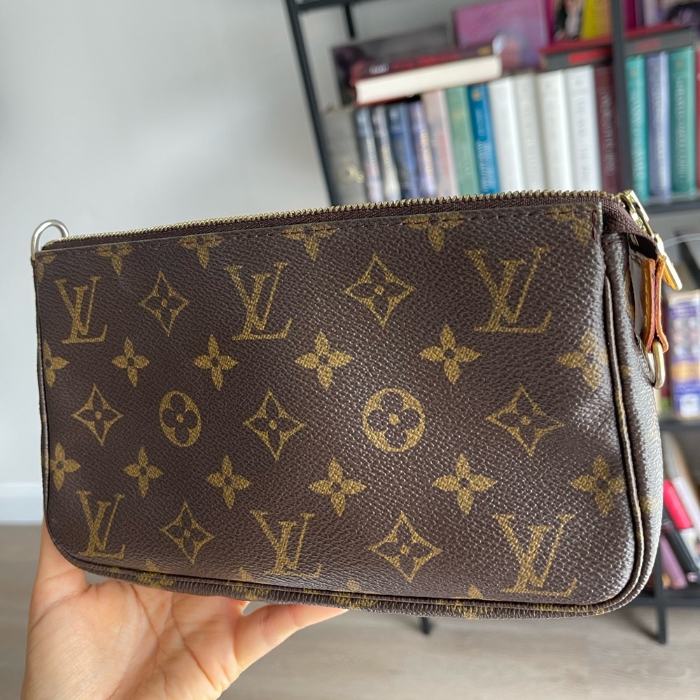 Louis Vuitton pochette accessories